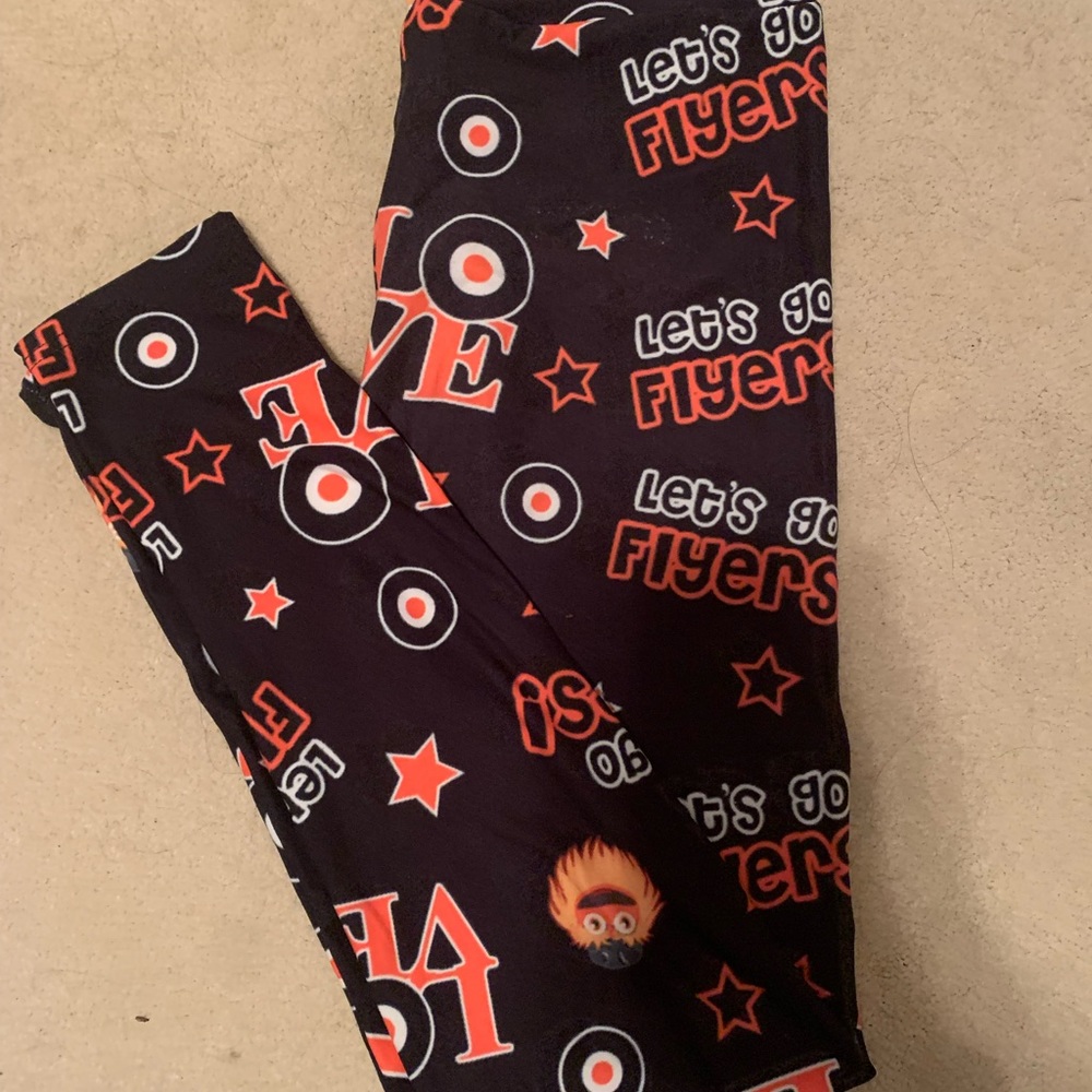 Two flyers black leggings. One size.